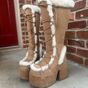 Demonia Pure Vigilance-Tan and white faux fur platform boots